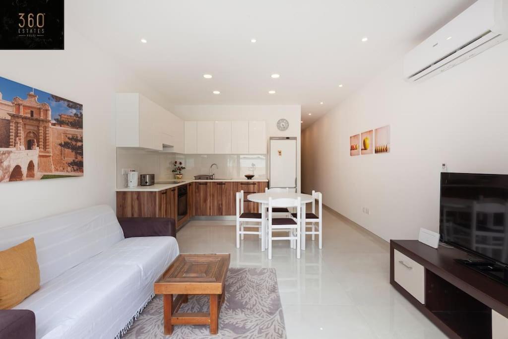 Comfy Apt With Terrace, 5 Mins To Sliema Ferries By 360 Estates Gzira Zewnętrze zdjęcie